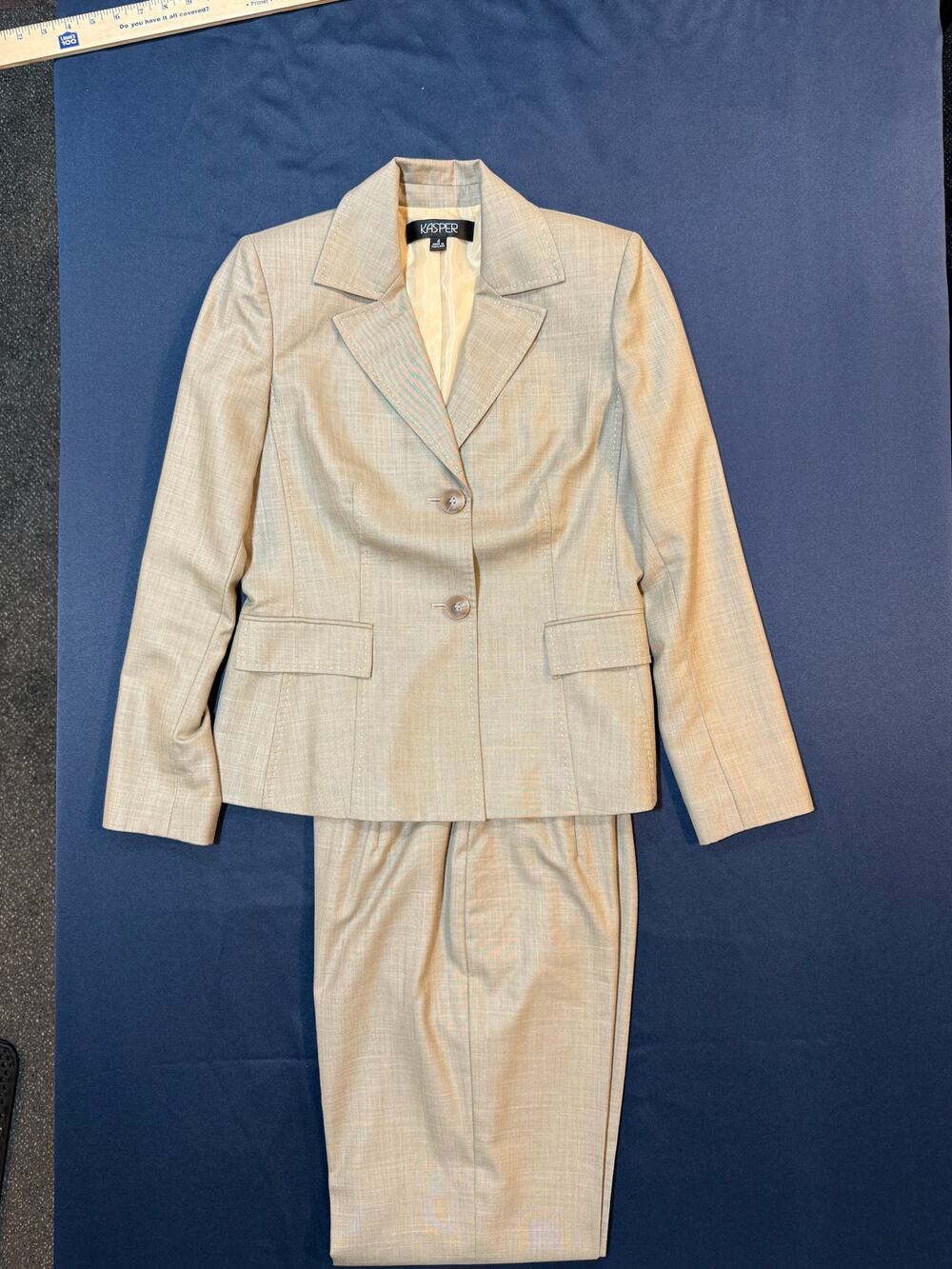 Kasper Women's 2-Piece Pant Suit Size 4 Beige Tan Blazer Trousers EUC
